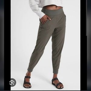 Athleta Soho Jogger Arbor Olive Green size 8